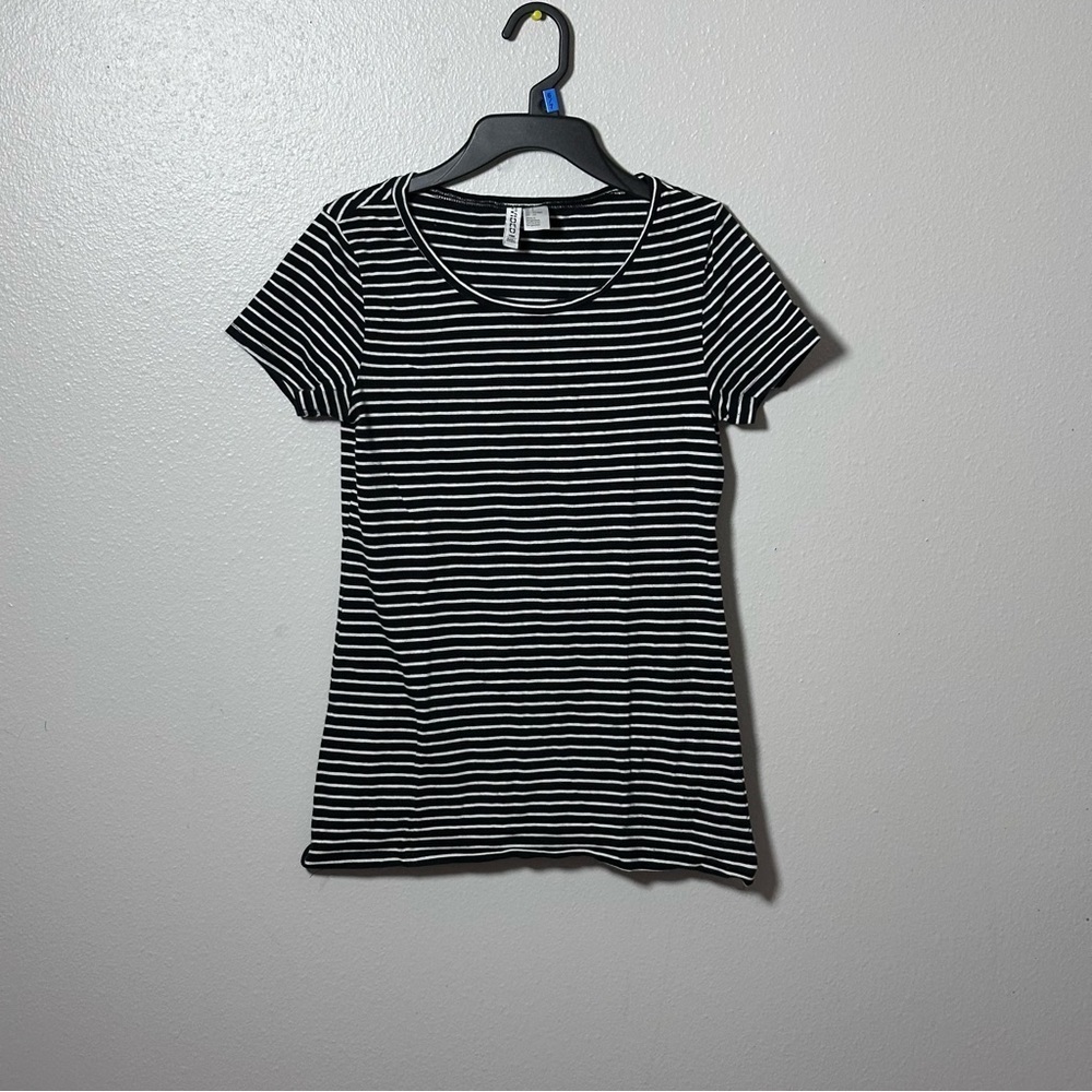 Divided‎ by H&M Women stripe Black t-shirt size small